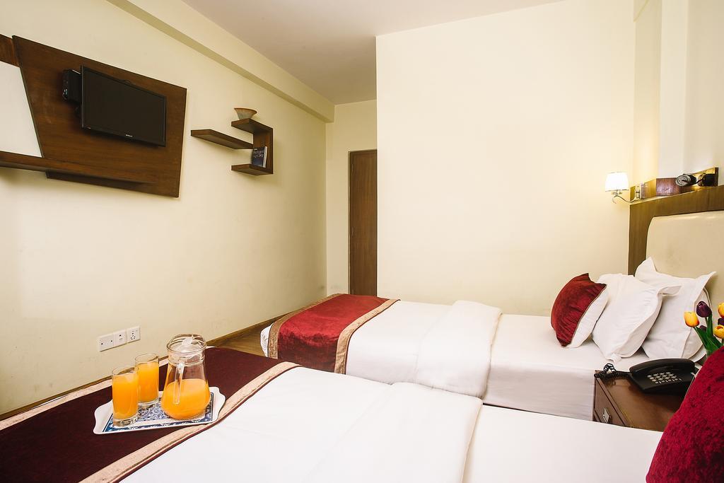 Backyard Hotel Kathmandu Ngoại thất bức ảnh
